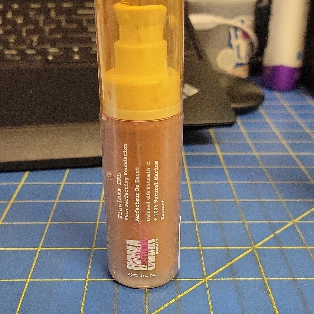 Uoma by Sharon C Flawless IRL Skin Perfecting Foundation T5 Brown Sugar New